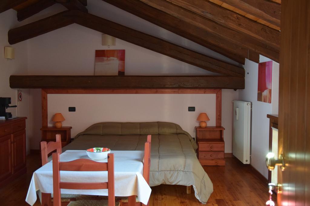 Agriturismo Domus Rustica 콜몬스 객실 사진