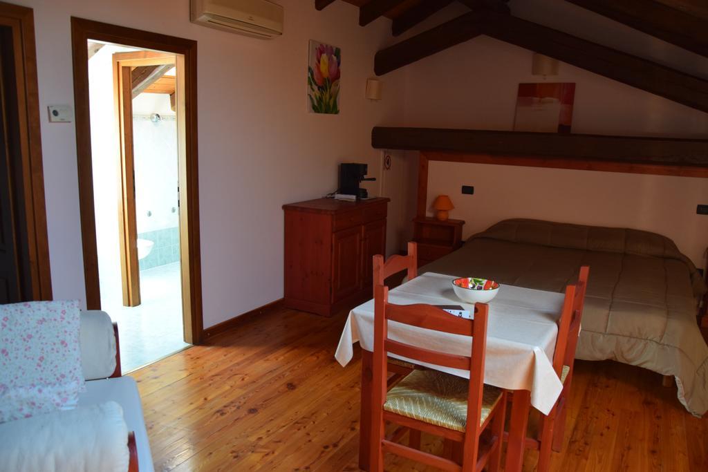 Agriturismo Domus Rustica 콜몬스 객실 사진