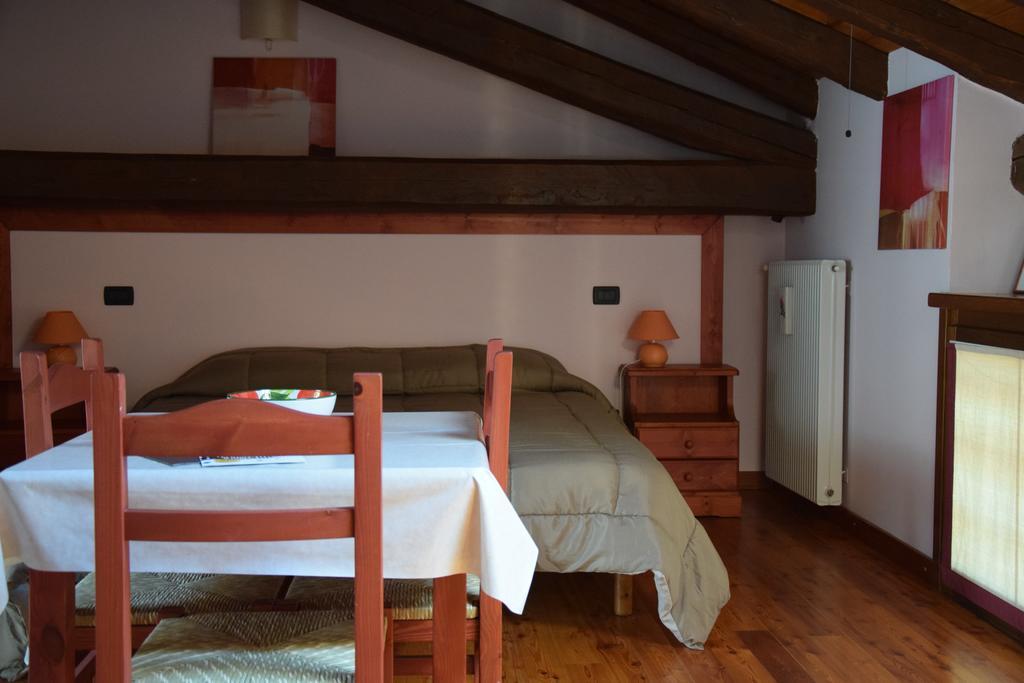 Agriturismo Domus Rustica 콜몬스 객실 사진