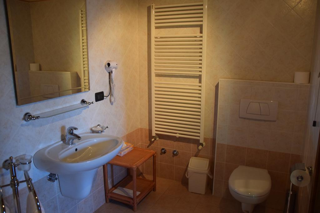 Agriturismo Domus Rustica 콜몬스 외부 사진