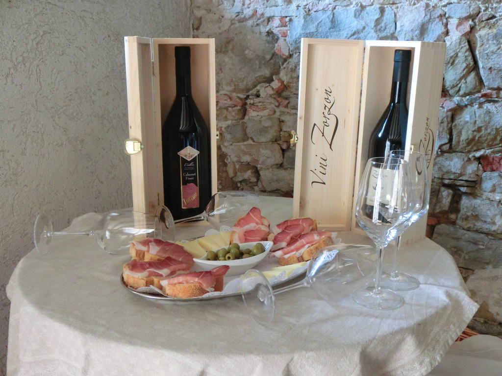 Agriturismo Domus Rustica 콜몬스 외부 사진